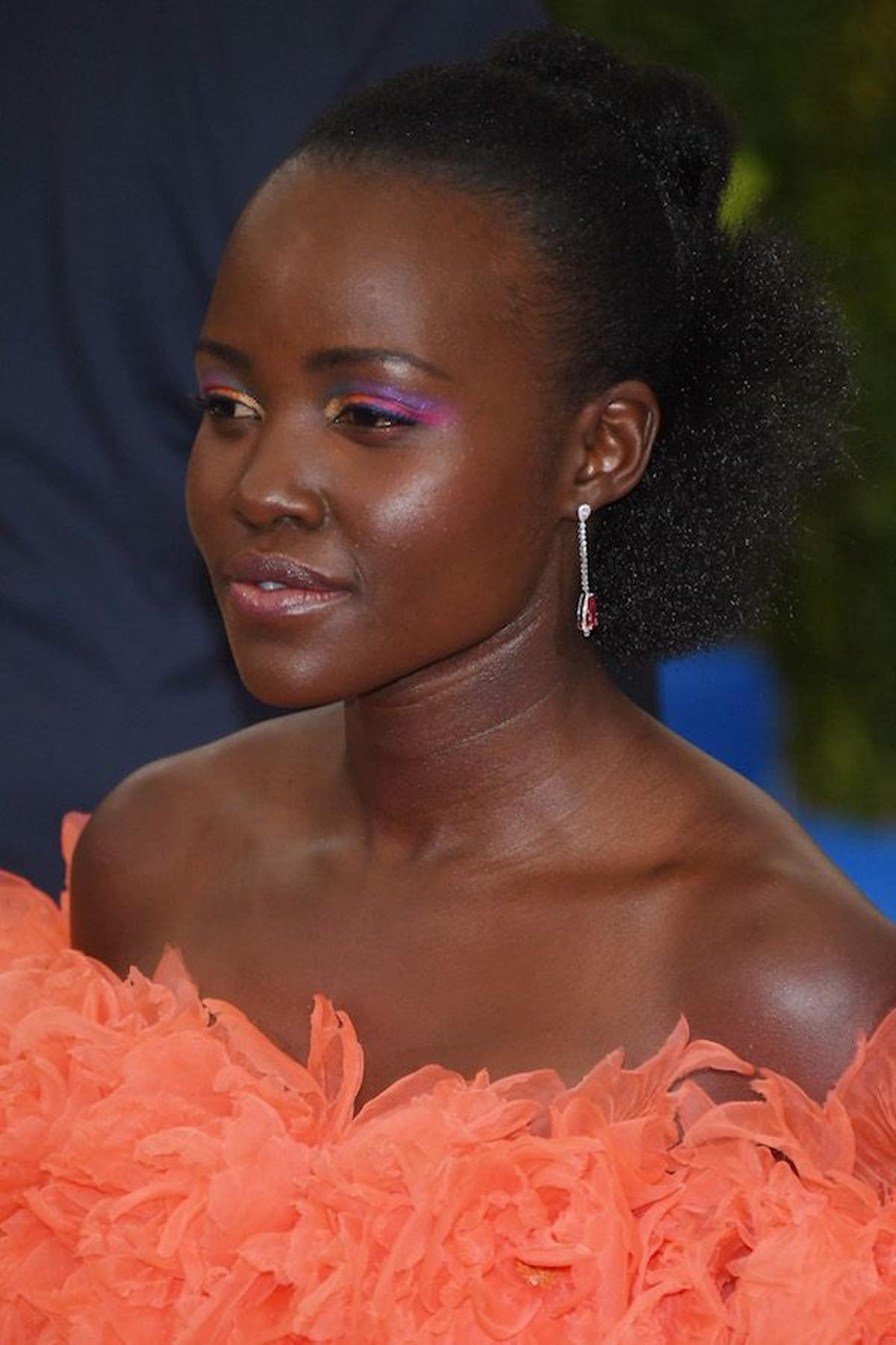 Los mejores looks de belleza de la Gala Met, Lupita Nyong