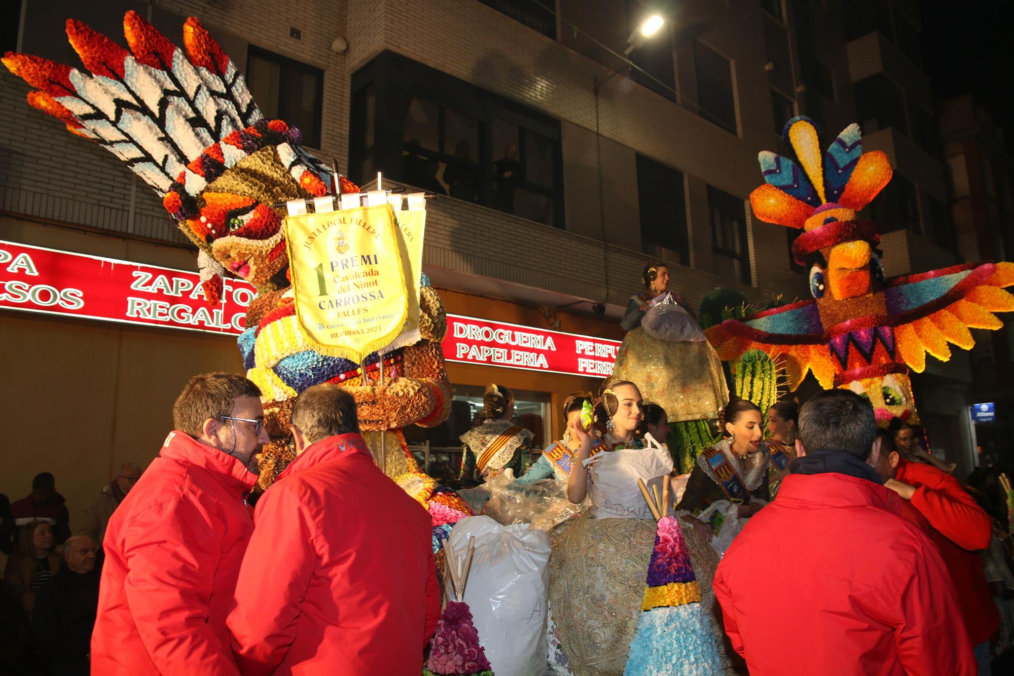 FOTOGALERÍA I La cabalgata del Ninot de Burriana, en imágenes