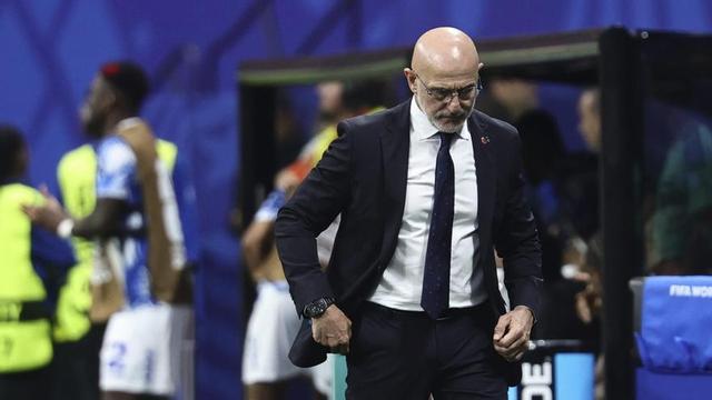 El seleccionador Luis de la Fuente, durant l’empat d’Espanya contra Cap Verd dilluns passat a Atlanta. | RONALD WITTECK / EFE