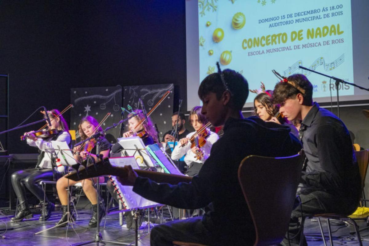 Concerto de Nadal da Escola Municipal de Música de Rois Concerto de Nadal da Escola Municipal de Música de Rois