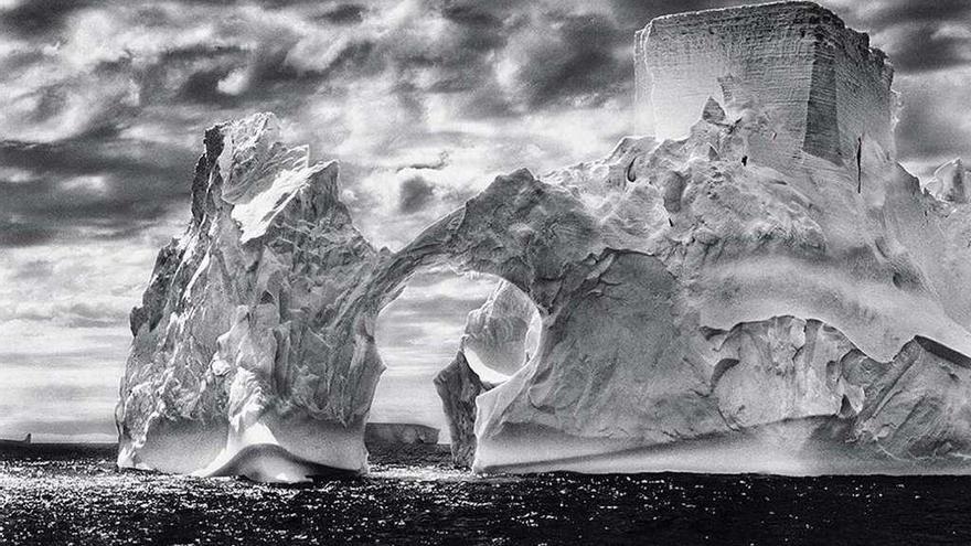 Fotografía &quot;Iceberg entre la isla Paulet y las islas Shetland del Sur&quot;, una de las elegidas. // Sebastiao Salgado