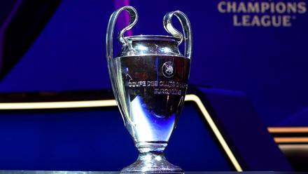 El trofeo de la Champions League en el sorteo celebrado en Nyon