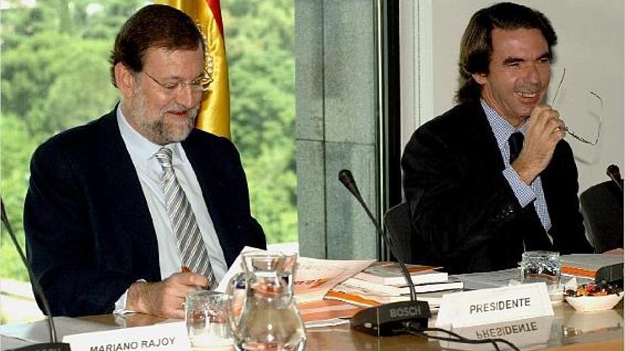 faes. Mariano Rajoy y José María Aznar coincidieron ayer de nuevo en la reunión de la fundación del PP.