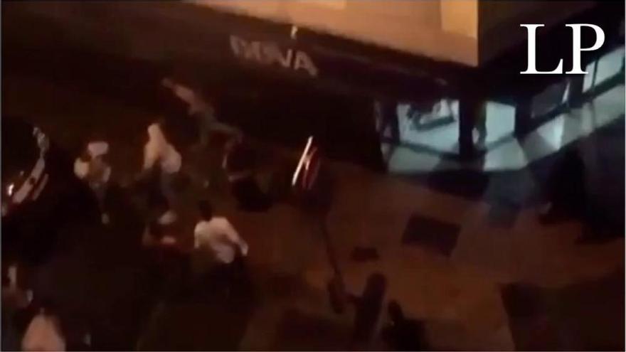 Pelea multitudinaria en la plazoleta Farray