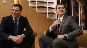  Sánchez i Albert Rivera reunits al Congrés, per explorar un acord de Govern.