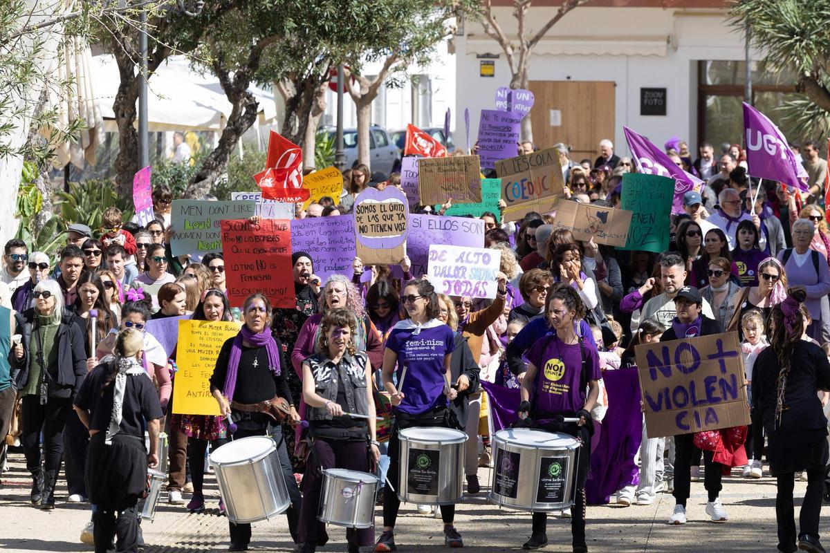 Galería: todas las imágenes de la concentración en Ibiza por el Día internacional de la Mujer