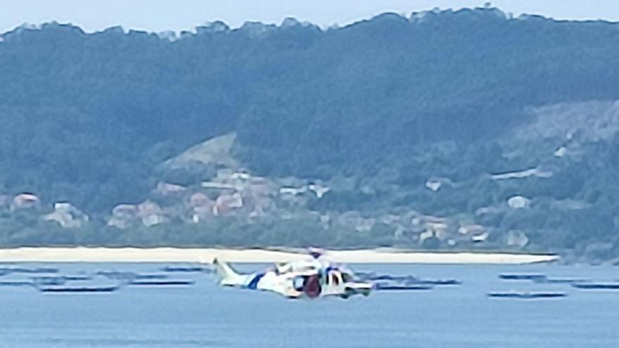 Helicóptero sobre la playa de Lagos | SANTOS ÁLVAREZ