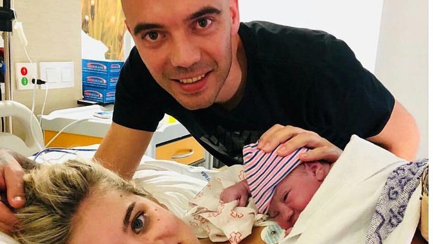 Aspas y su pareja, de nuevo padres, esta vez de una niña.