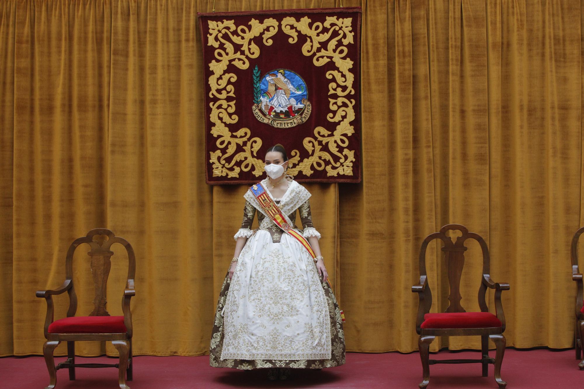 Sábado de Fallas en abril para Consuelo Llobell y la corte