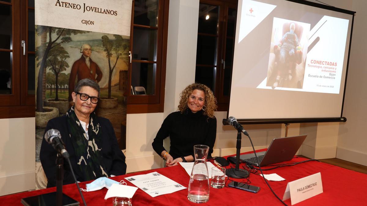 Paula Gómez Ruiz, a la derecha, junto a Belén Encinas.