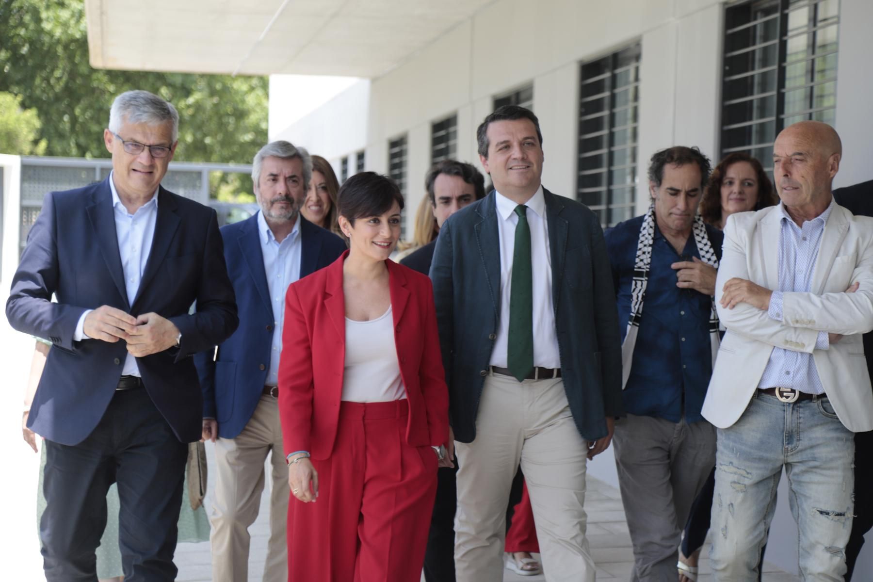 La ministra Isabel Rodríguez visita las viviendas de alquiler de mayores de Sama Naharro