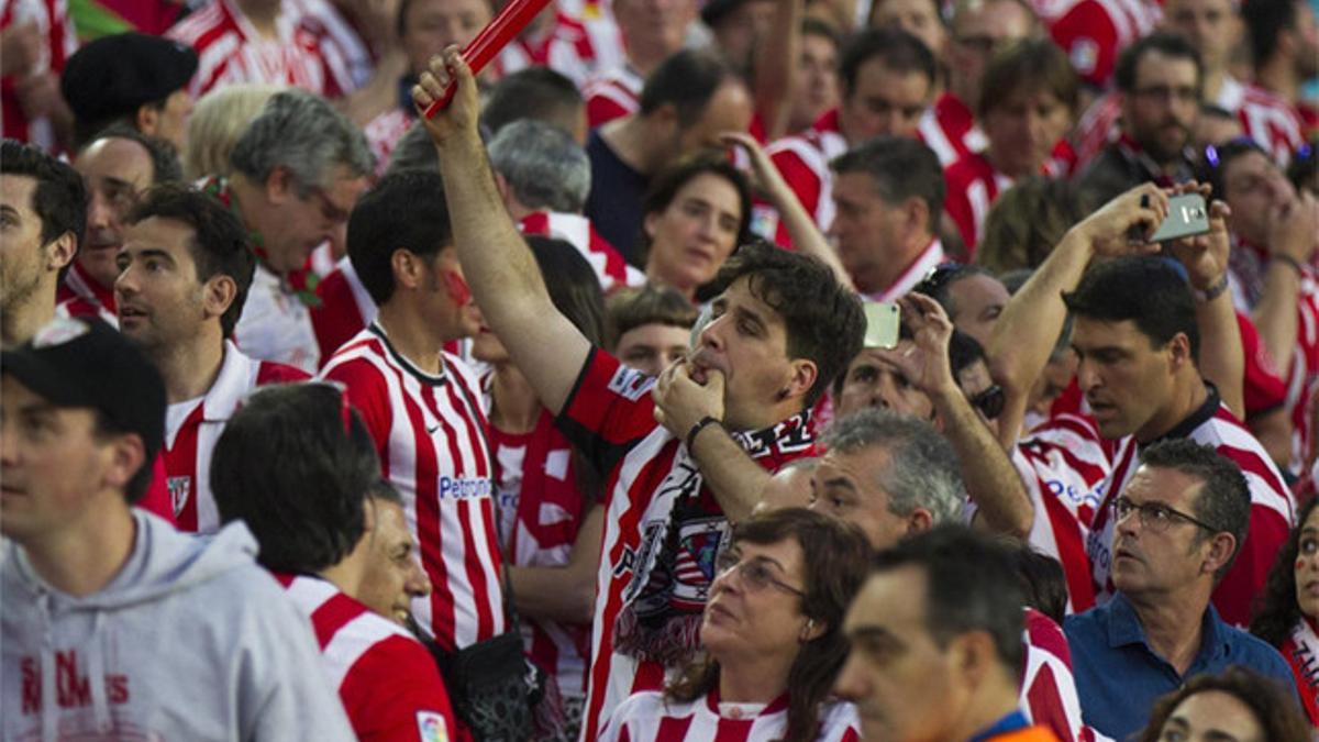 La afición del Athletic también se hizo sentir en el Camp Nou