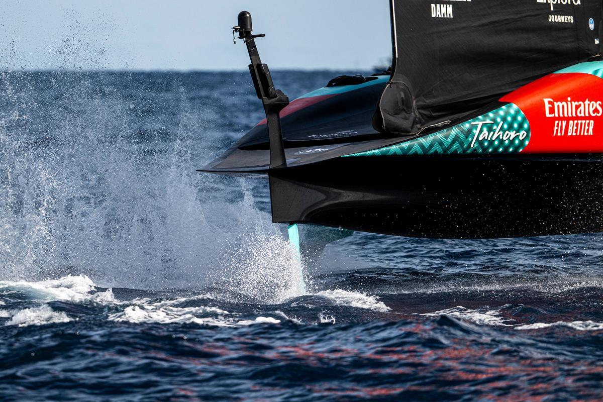 El timón del 'Taihoro' de Emirates Team New Zealand, en las 'round robin' de la Louis Vuitton Cup.