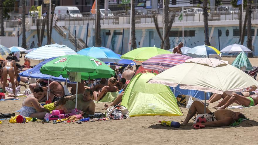 Canarias pasa a situación de prealerta por calor, con máximas de hasta 34 grados
