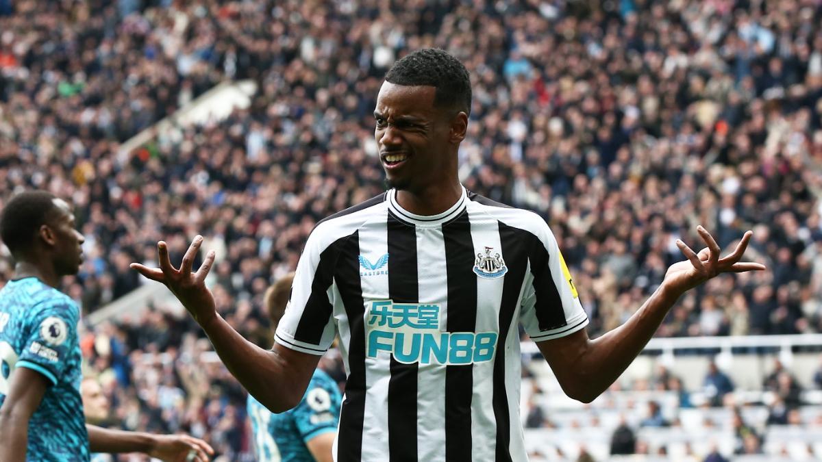 Alexander Isak registra 10 goles en 16 partidos de Premier League con el Newcastle