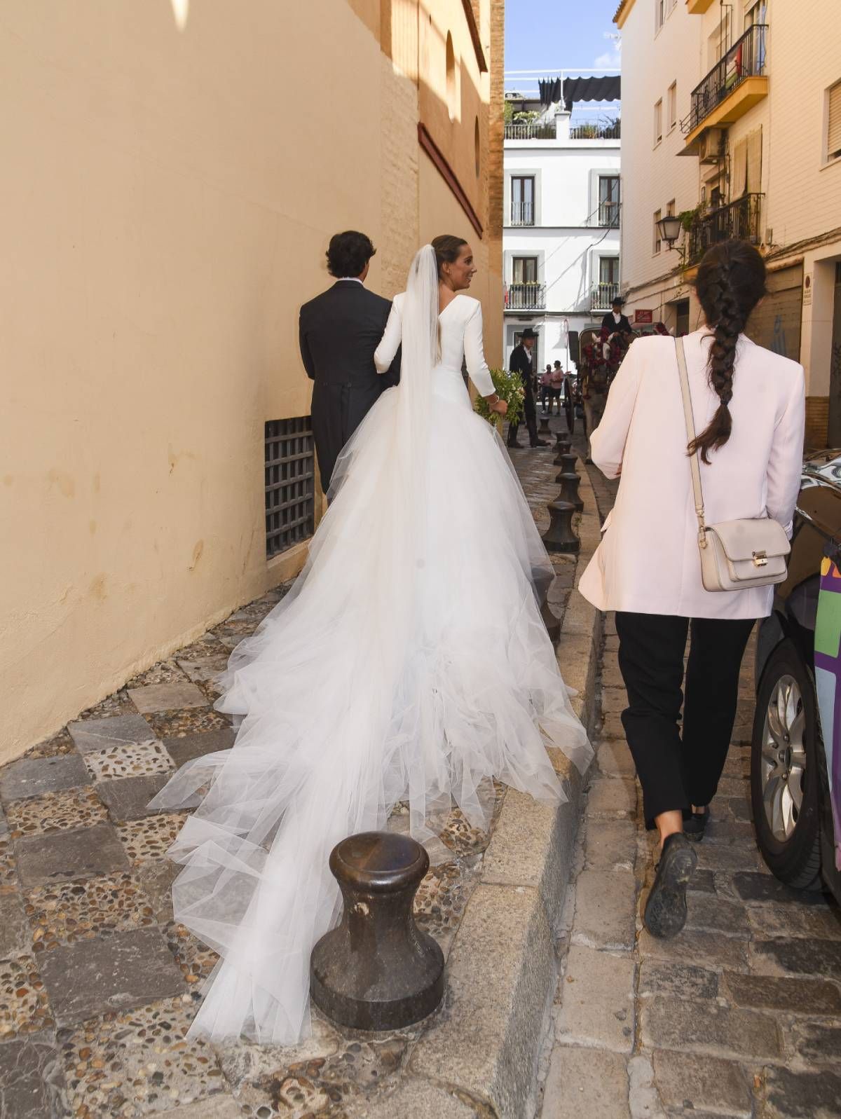 Detalle de la cola del vestido de novia de Constanza Villar-Mir