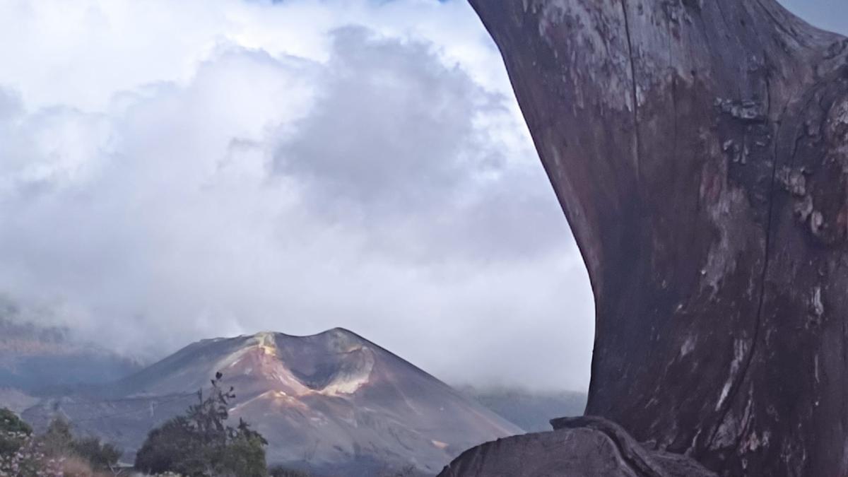 El volcán, un año después de la erupción.