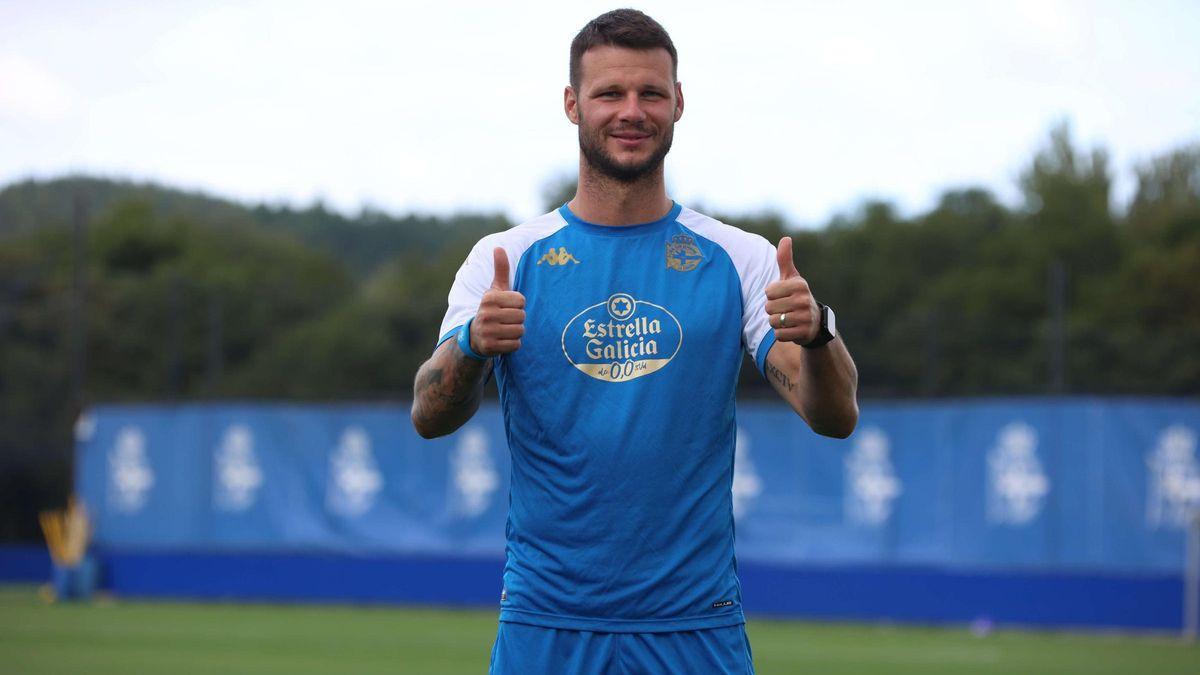 El Deportivo presenta a Daniel Bachmann