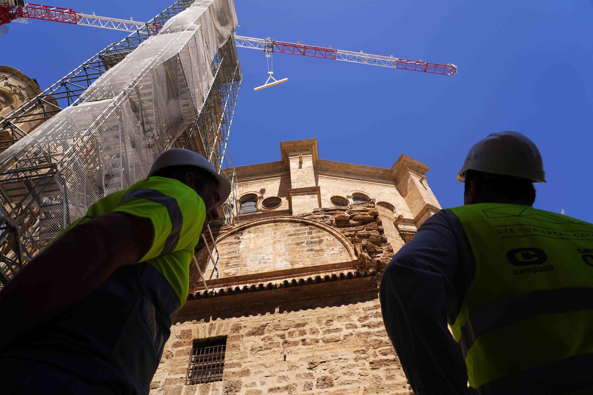 Comienzan oficialmente los trabajos para construir el nuevo tejado para la Catedral de Málaga.