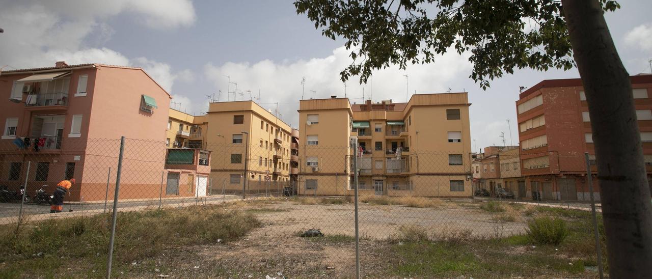 Solar donde se construirán las más de 50 viviendas de alquiler asequible.