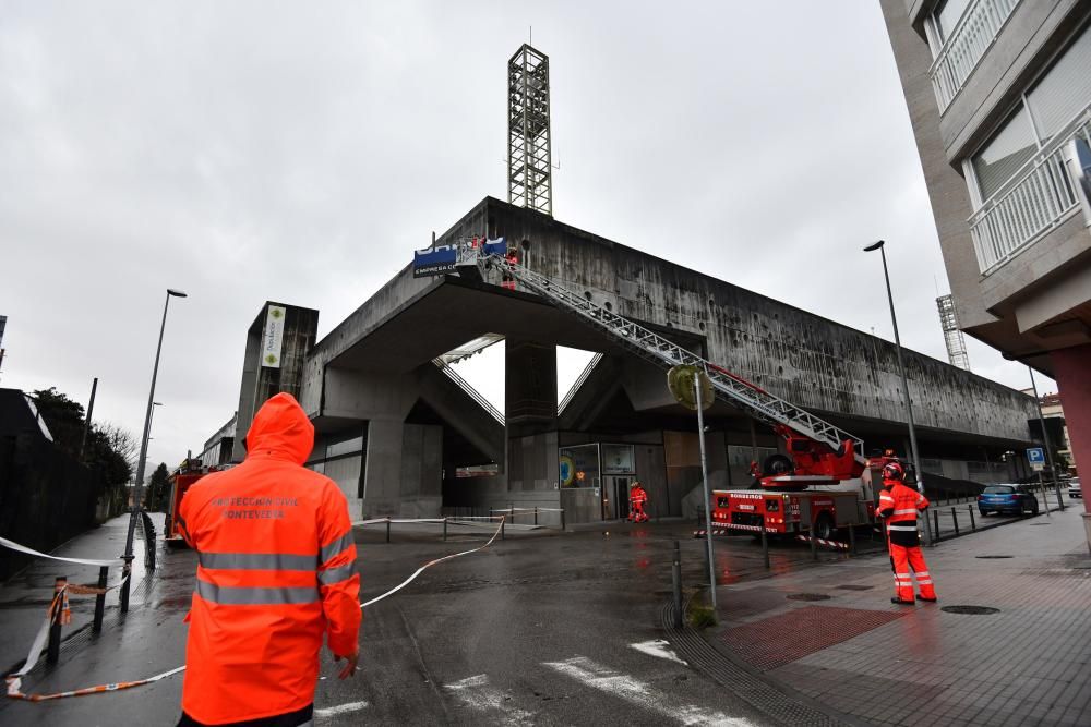 Temporal en Pontevedra | La borrasca Elsa levanta parte de la cubierta del estadio de Pasarón