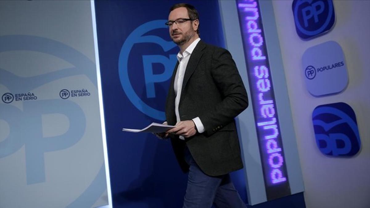 El vicesecretario de sectorial del PP, Javier Maroto, este lunes en rueda de prensa.