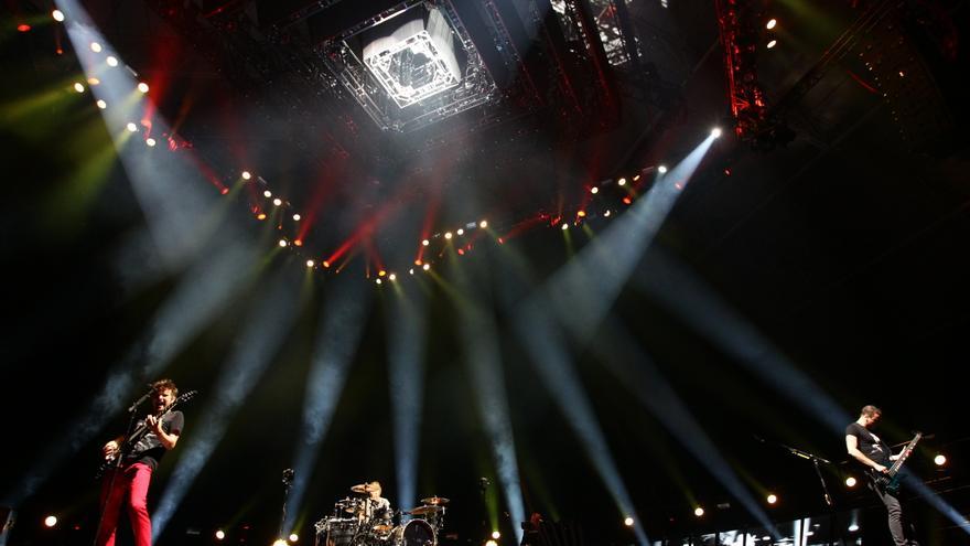 La asociación Mardi Gras fleta un bus desde A Coruña para el concierto del grupo Muse en Vigo