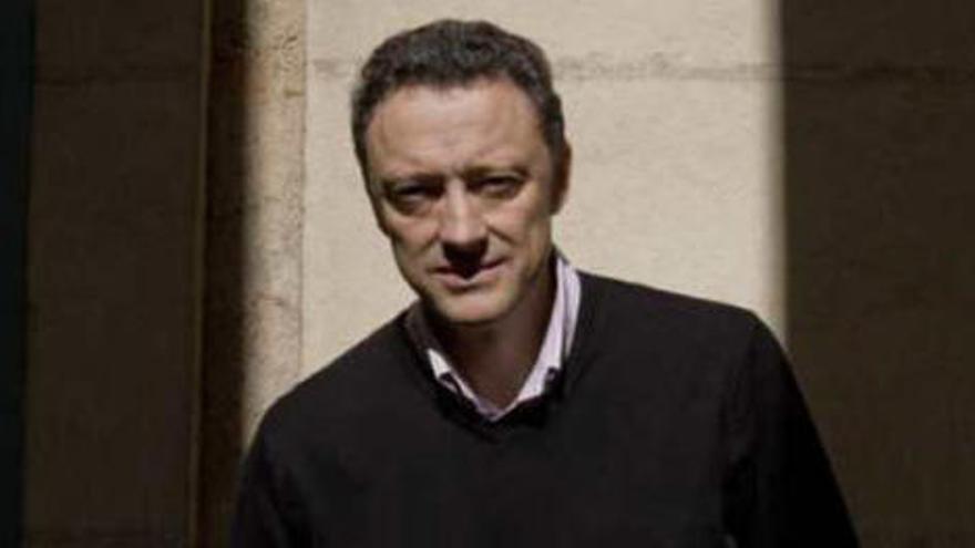 El escritor Luis Leante