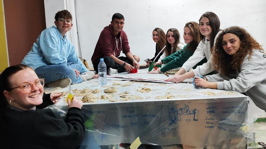 Trabajos contra reloj en Vinaròs para celebrar las grandes galas del Carnaval