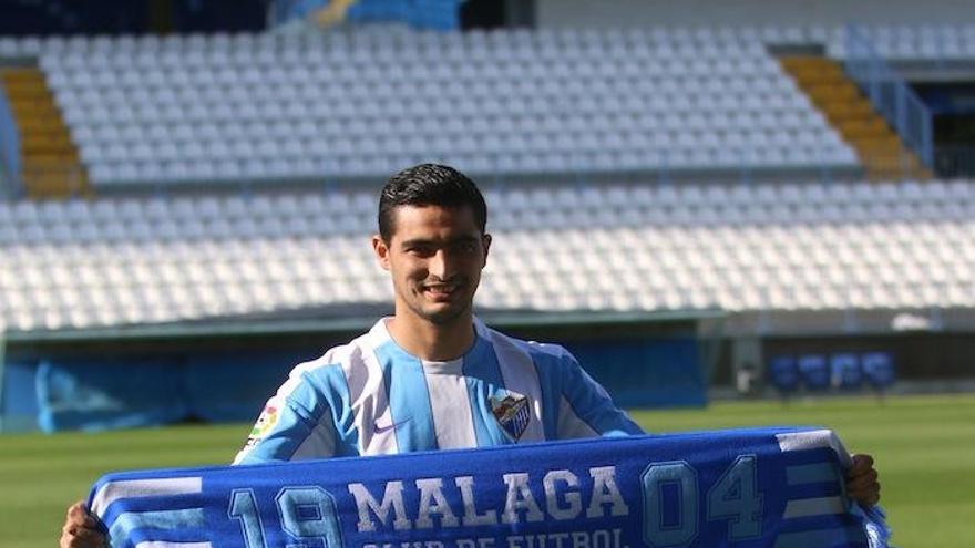 El Chory posa con la camiseta del Málaga.