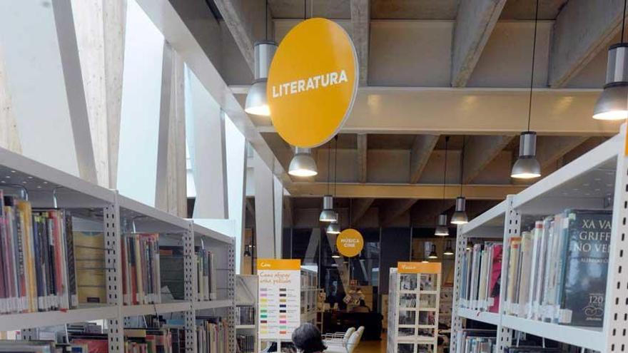 Biblioteca del centro Ágora.