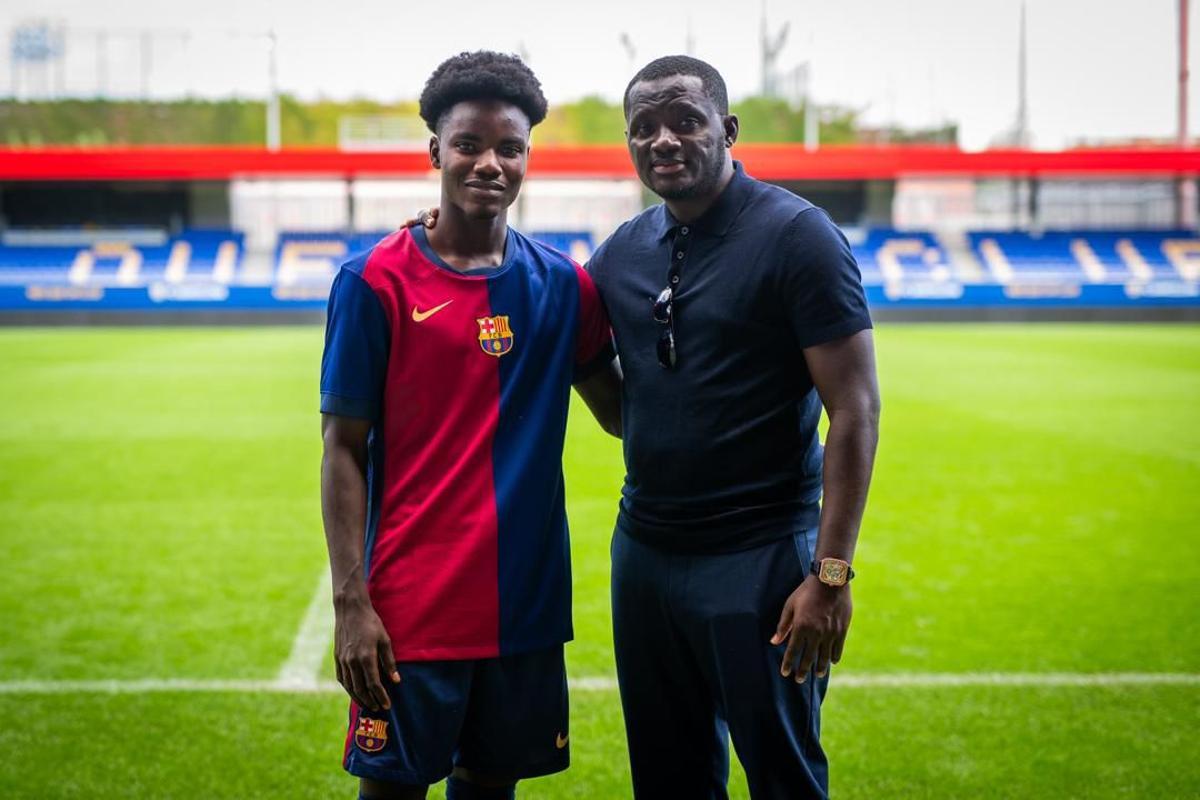 David Oduro, durante la presentación en la Joan Gamper junto a su agente Yussif