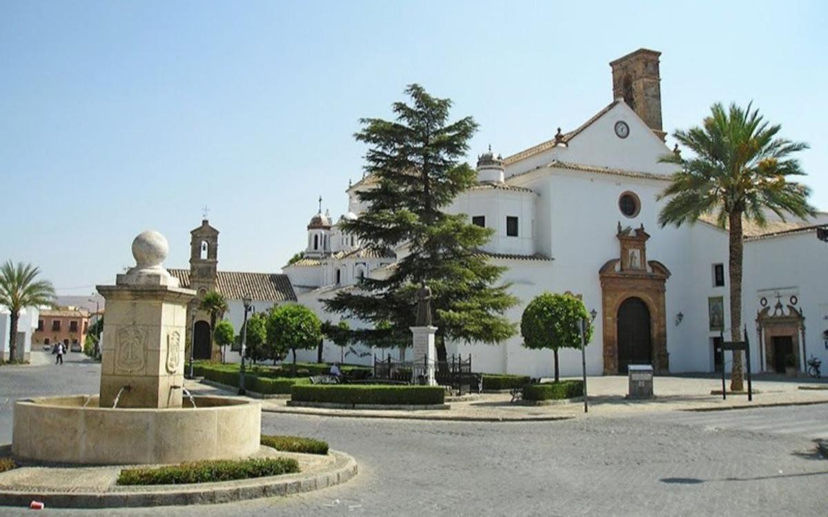 Vista exterior del convento de San Francisco de Palma del Río.