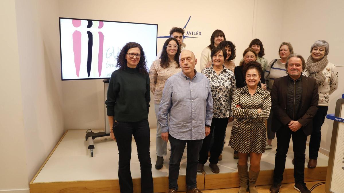 Medina, en el centro, rodado por técnicos y responsables de colectivos que trabajan con personas inmigrantes en la región.