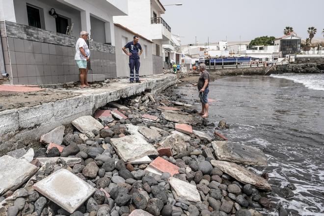 Destrozos del temporal de mar en la costa de Telde en abril del 2024