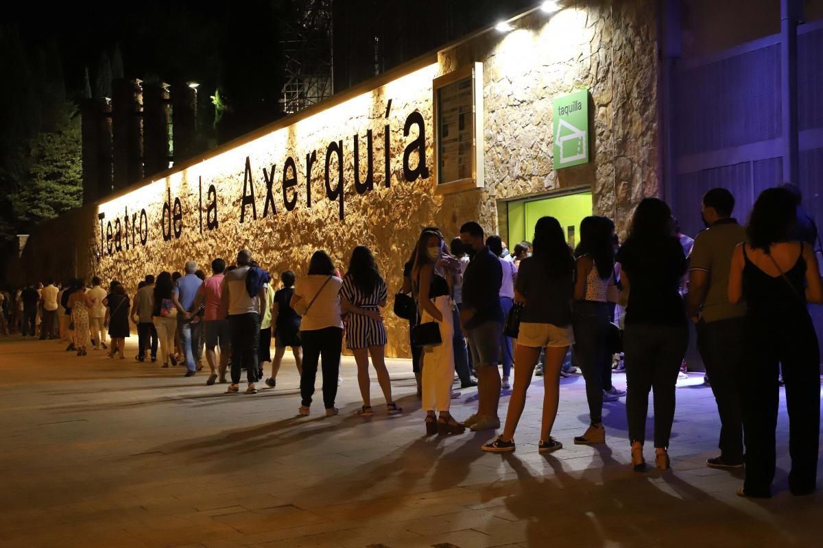 Pablo López encandila a sus fans en el Teatro de la Axerquía