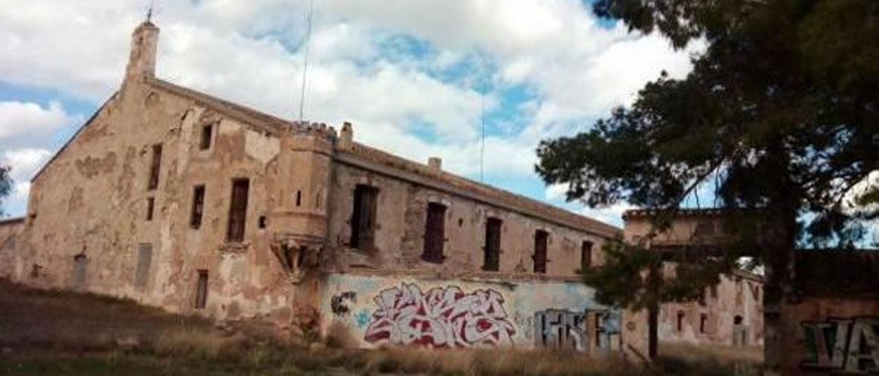 La ruina de una masía histórica en Llíria