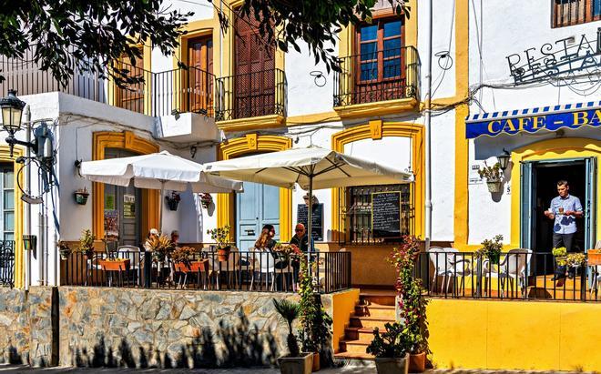 Níjar, la villa blanca de las flores