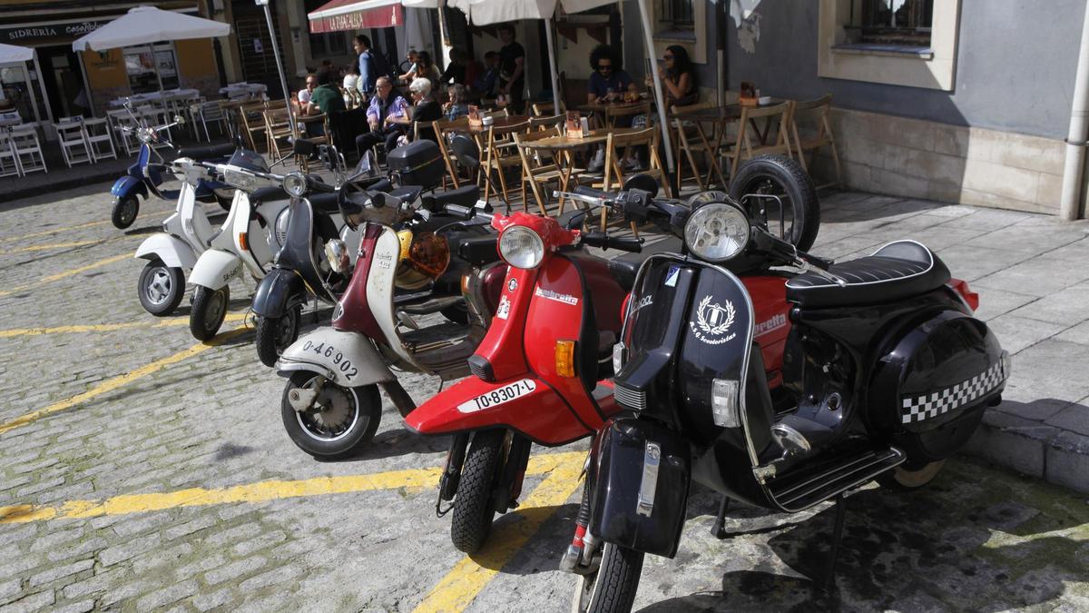 Vespas en Cimavilla, en una imagen de archivo.