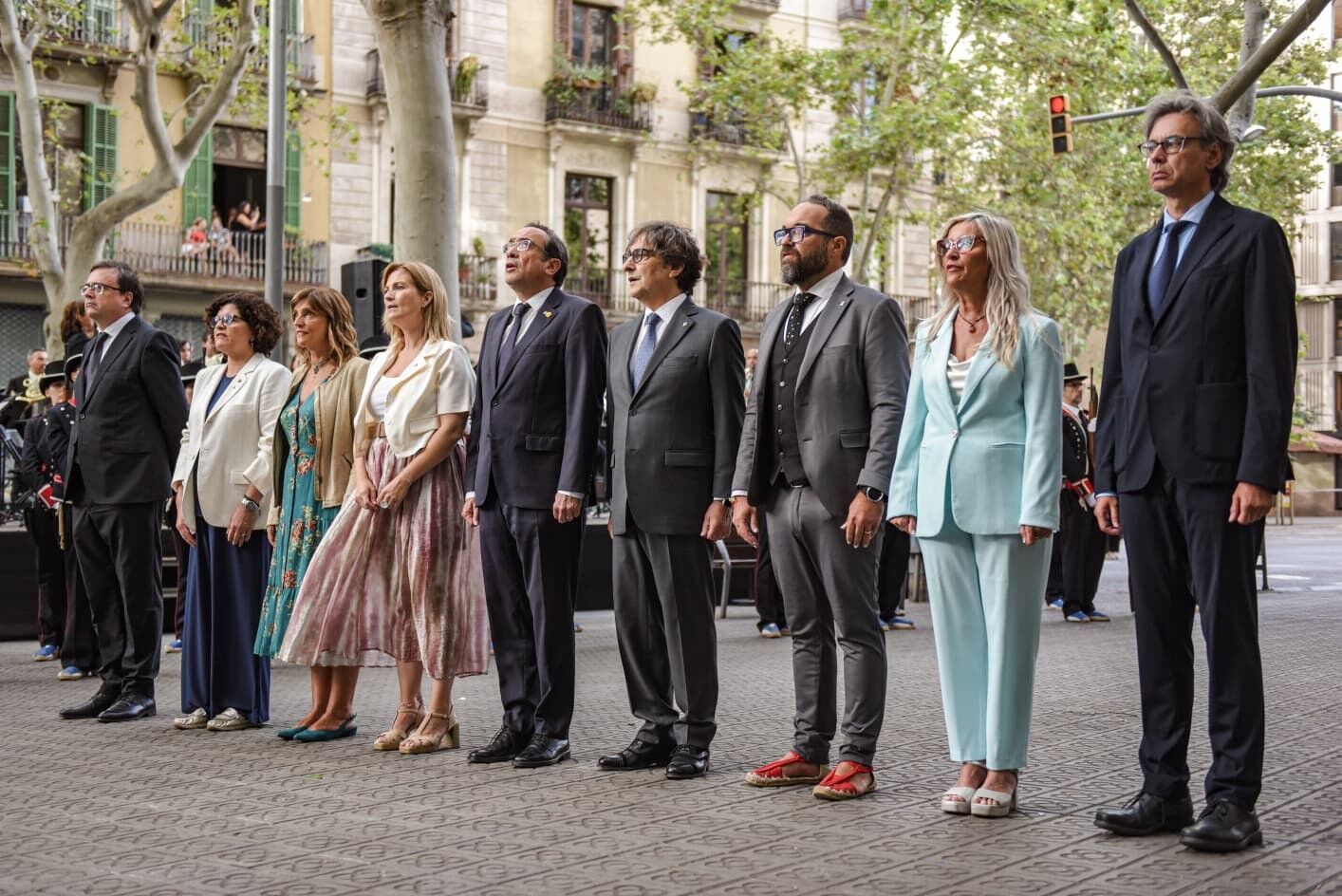 11/09/2025 El presidente del Parlament, Josep Rull, encabeza la delegación de la Cámara catalana en la ofrenda floral al monumento Rafael de Casanova por la Diada. El presidente del Parlament, Josep Rull, ha pedido este jueves actuar con firmeza y determinación en defensa del catalán, una lengua que "está en peligro y en riesgo, y el Tribunal Superior de Justícia de Catalunya ha decidido ponerla más en riesgo". CATALUÑA ESPAÑA EUROPA BARCELONA POLÍTICA ALBERTO PAREDES - EUROPA PRESS