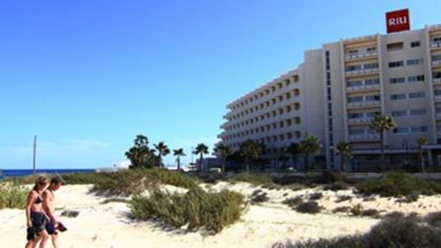 Imagen del hotel Oliva Beach, ubicado dentro del Parque Natural de las Dunas de Corralejo