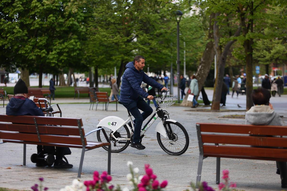 EN IMÁGENES: Los usuarios de las bicicletas de alquiler en Avilés, críticos con el estado del servicio EN IMÁGENES: Los usuarios de las bicicletas de alquiler en Avilés, críticos con el estado del servicio