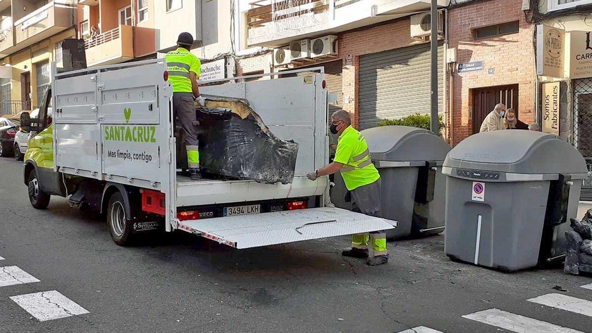 Servicio de recogida de basura, en el municipio de Santa Cruz de Tenerife.