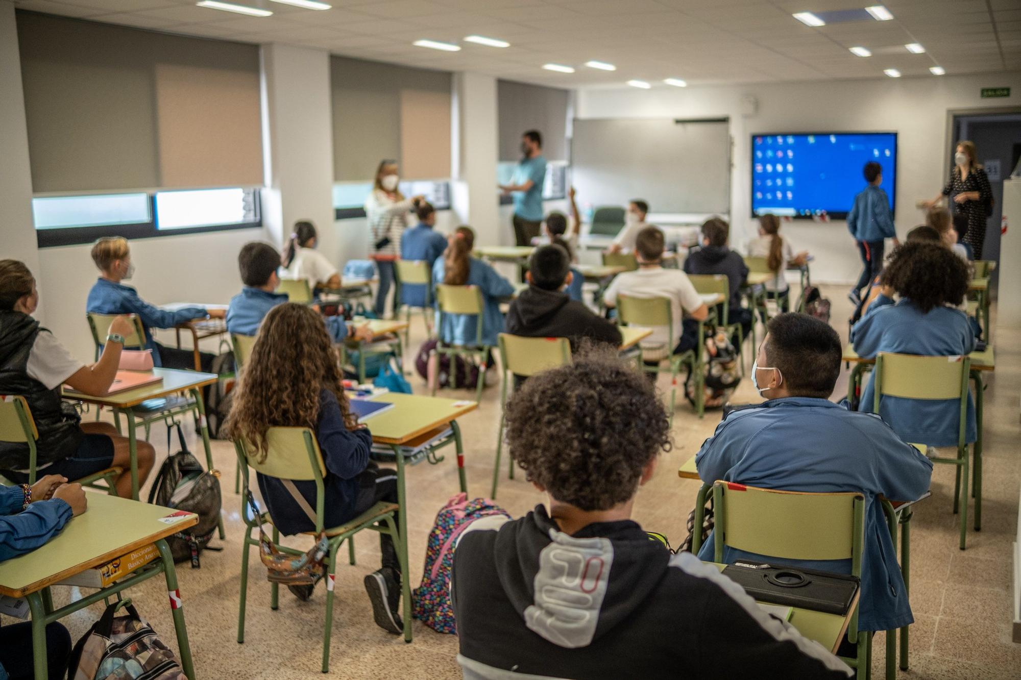 Traslado de los niños del CEIP San Fernando a Tena Artiga