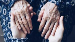 Míriam, filla d’una persona gran amb brots psicòtics: «És com si estigués posseïda»