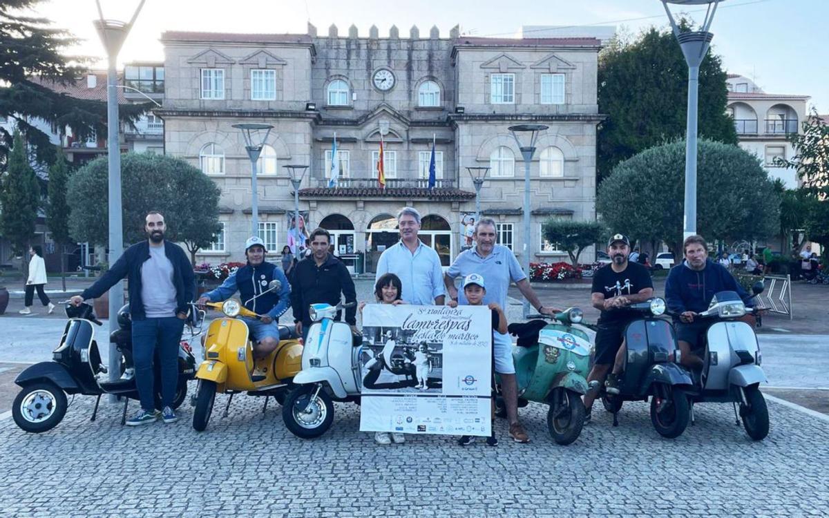 Presentación del cartel de la concentración de Vespas y Lambretas en O Corgo. |   // FDV