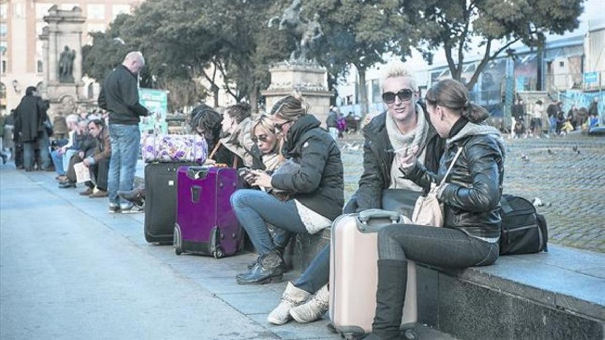 Maletas 8 Un grupo de turistas, en el centro de Barcelona el jueves pasado.