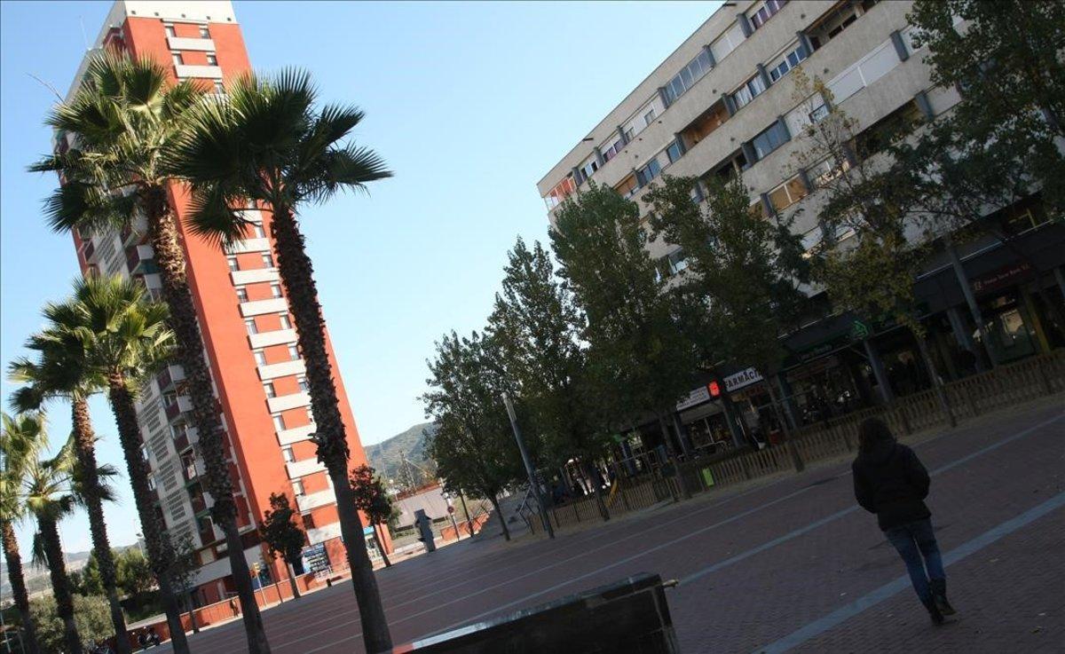 zentauroepp17896909 plaza roja ciutat meridiana200329104412 zentauroepp17896909 plaza roja ciutat meridiana200329104412