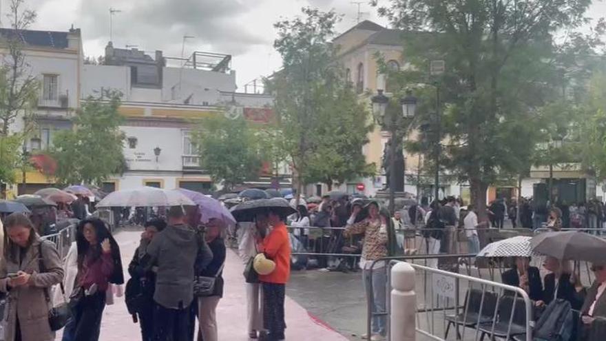 VÍDEO | Lluvia en San Lorenzo con cientos de personas esperando la salida del Dulce Nombre