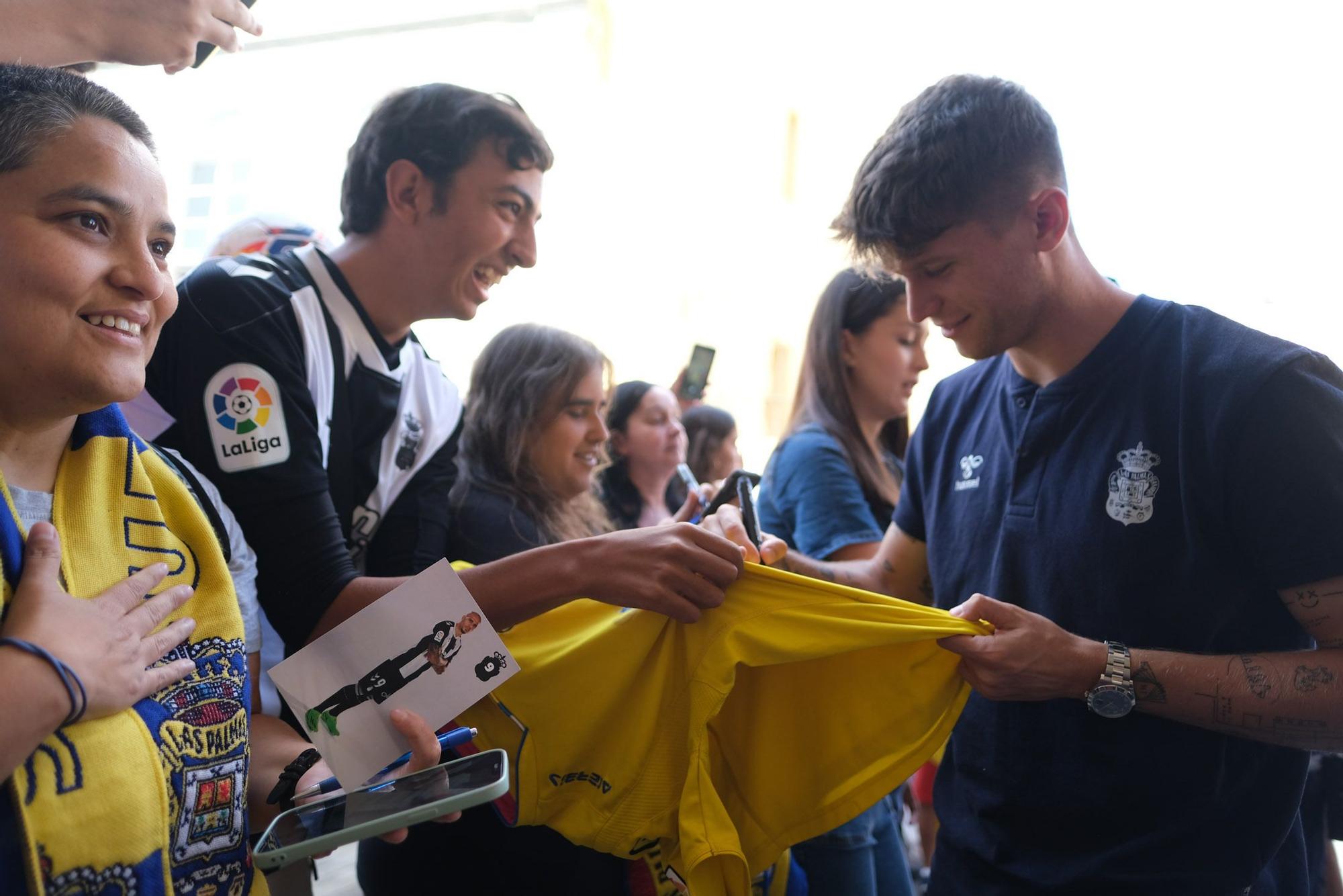 El Cabildo de Gran Canaria recibe la UD Las Palmas tras el ascenso